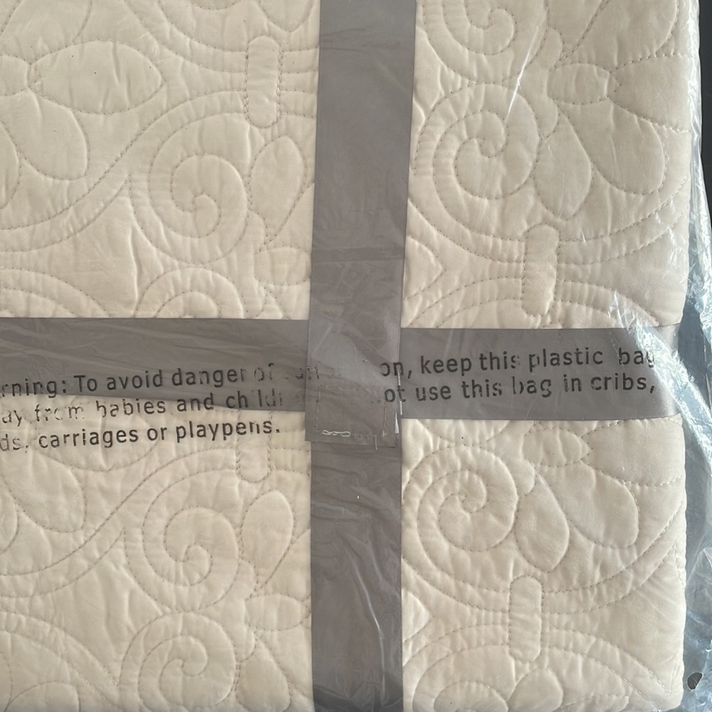 NEW over sized quilted throw In original packaging - Picture 3 of 3
